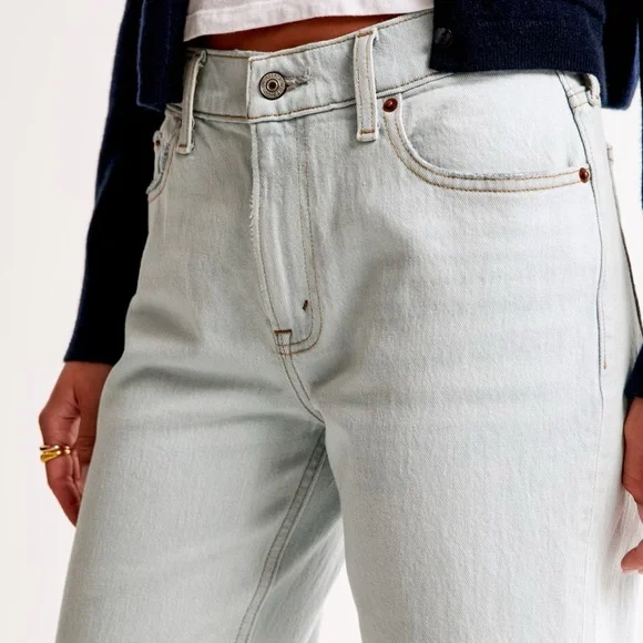 🤍🩵Abercrombie & Fitch Low Rise Baggy Jean🩵🤍 - Picture 3 of 11